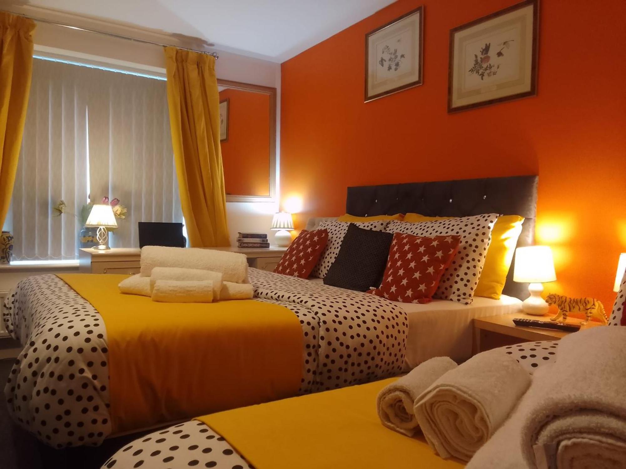 Cosy Stay In Walsall By Ideal Home Bloxwich Eksteriør bilde
